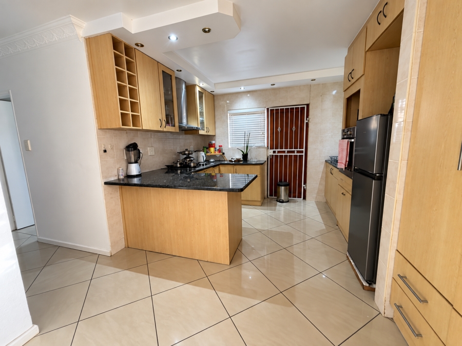 To Let 3 Bedroom Property for Rent in Eikenbosch Western Cape